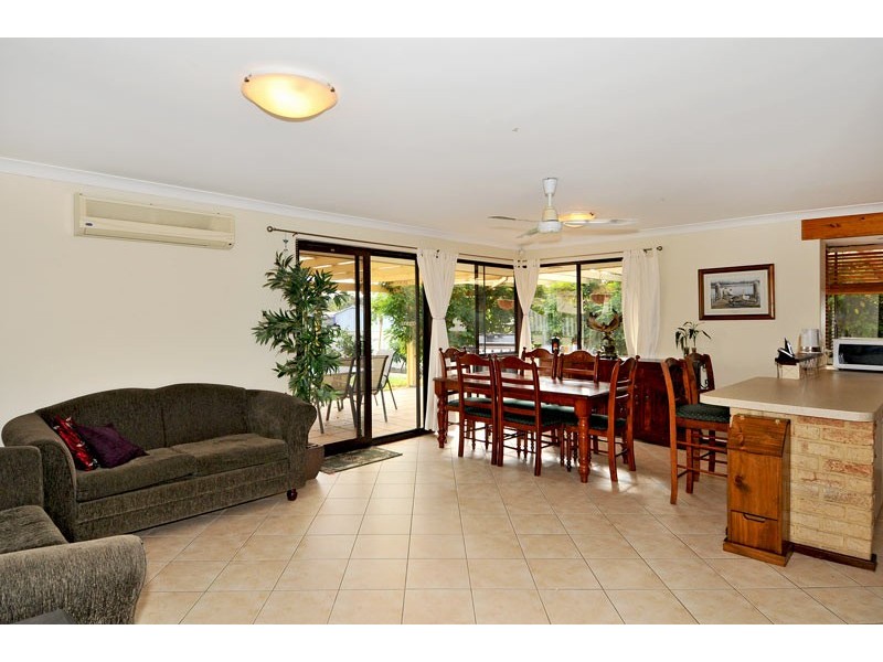 15 Wisteria Gardens, Halls Head WA 6210