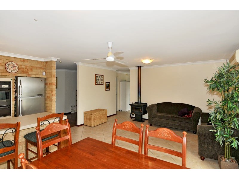 15 Wisteria Gardens, Halls Head WA 6210
