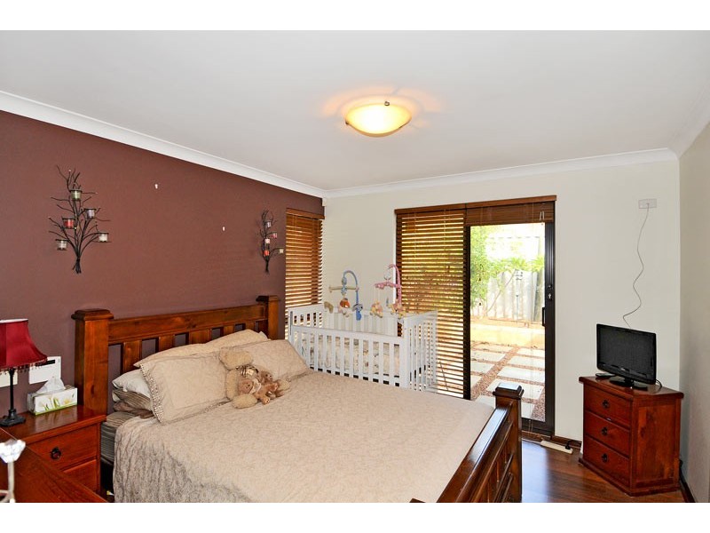 15 Wisteria Gardens, Halls Head WA 6210