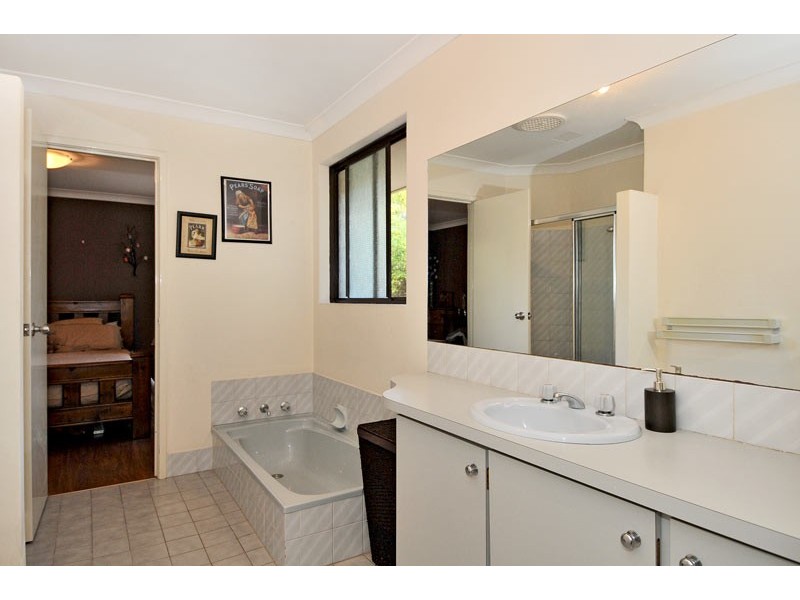 15 Wisteria Gardens, Halls Head WA 6210