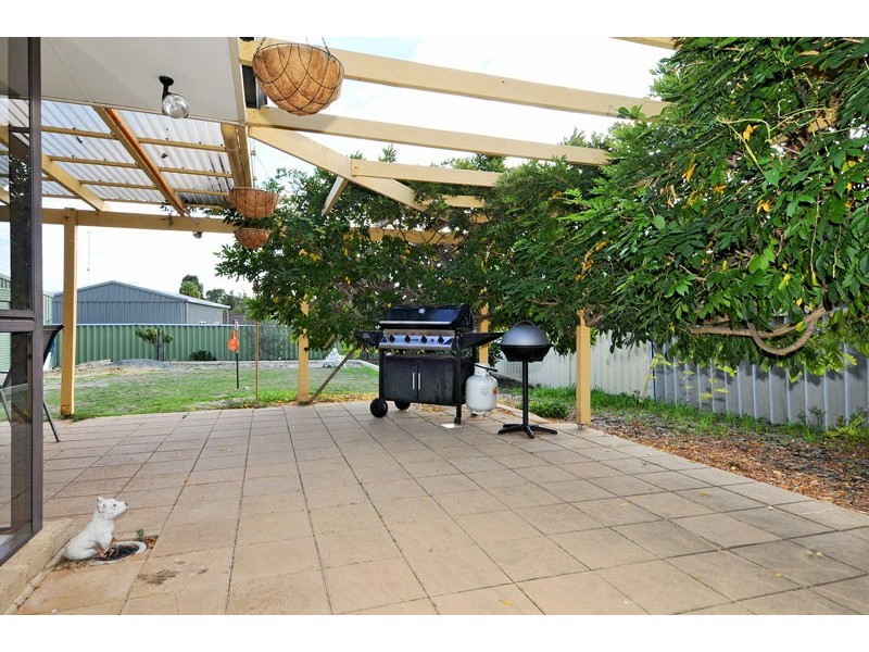 15 Wisteria Gardens, Halls Head WA 6210