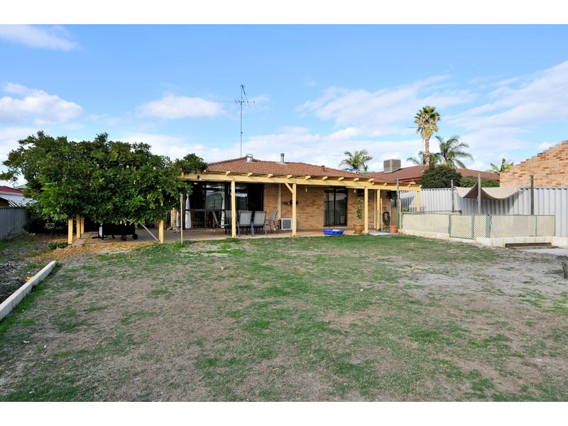 15 Wisteria Gardens, Halls Head WA 6210