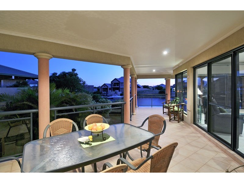 26 Picaroon Place, Halls Head WA 6210