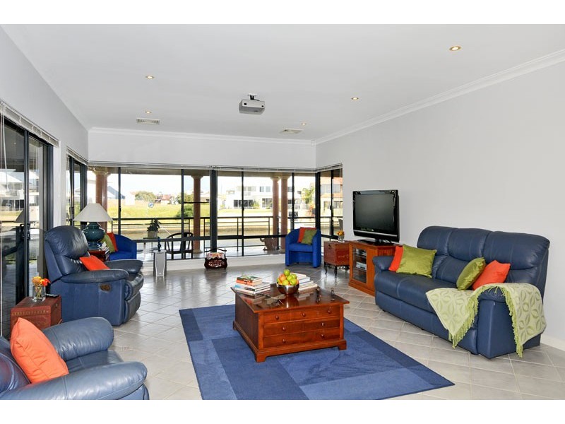 26 Picaroon Place, Halls Head WA 6210