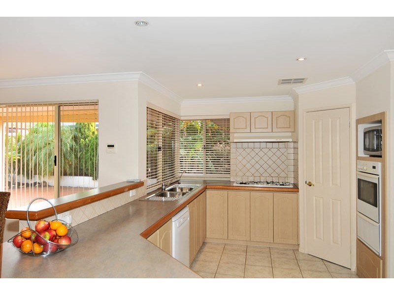 85 Portmarnock Circle, Halls Head WA 6210