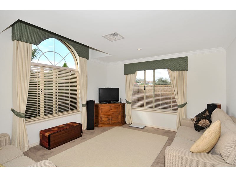 85 Portmarnock Circle, Halls Head WA 6210