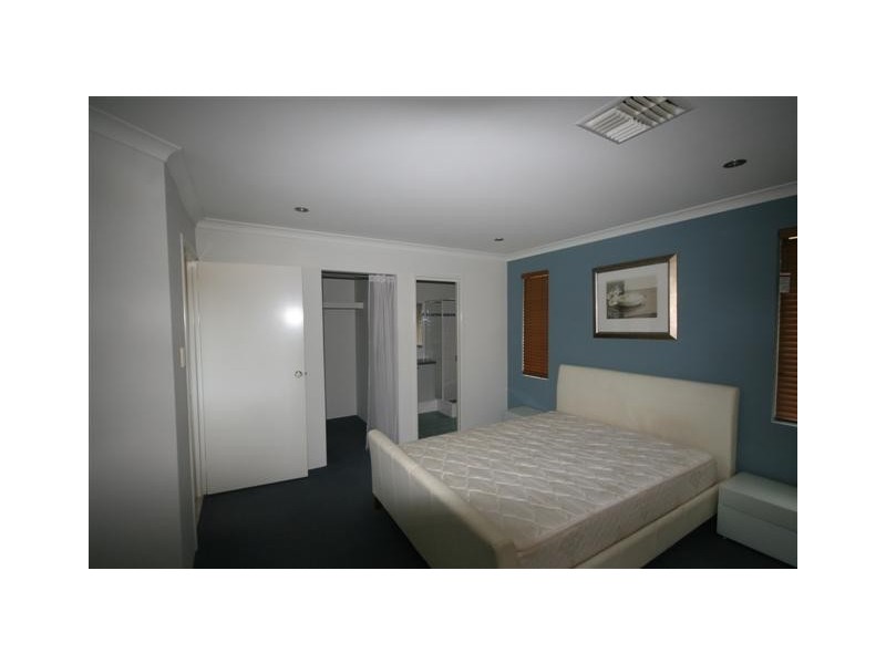 14 Dalona Parkway, Lakelands WA 6180