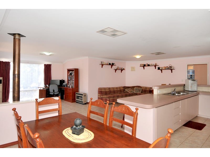 5 Kangaroo Paw Drive, Greenfields WA 6210