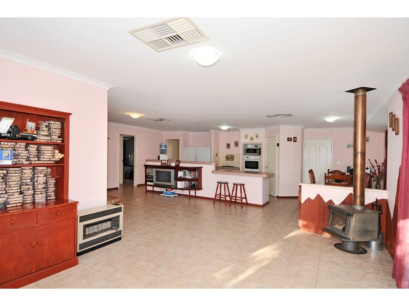 5 Kangaroo Paw Drive, Greenfields WA 6210