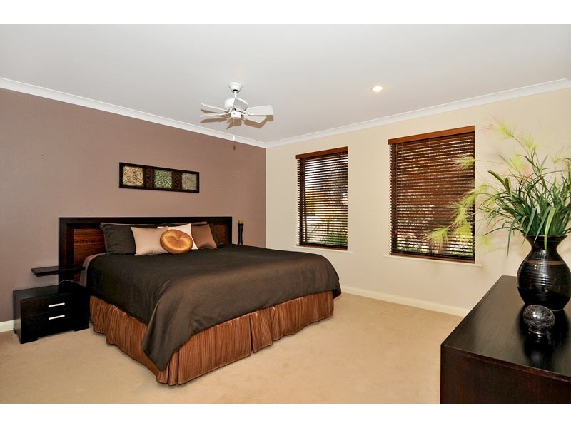 12 Vlamingh Gate, Dudley Park WA 6210