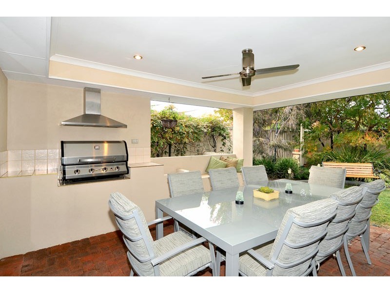 12 Vlamingh Gate, Dudley Park WA 6210