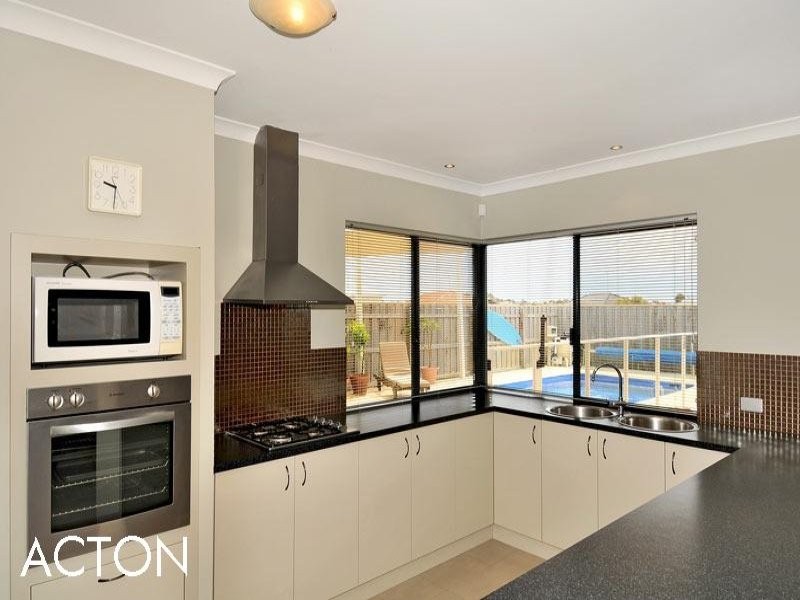 70 Boardwalk Boulevard, Halls Head WA 6210