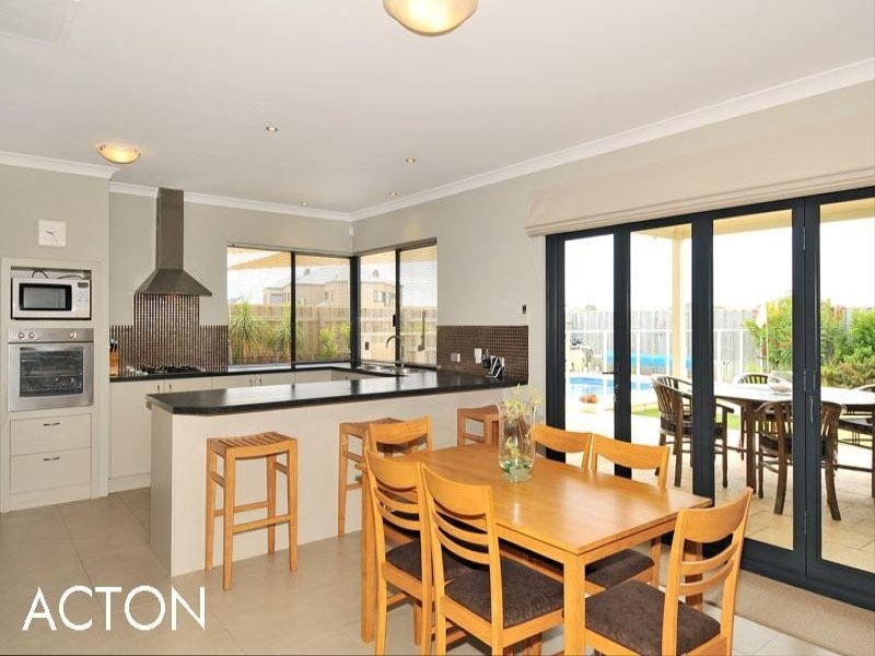 70 Boardwalk Boulevard, Halls Head WA 6210