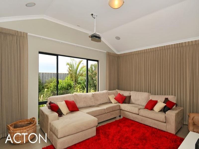 70 Boardwalk Boulevard, Halls Head WA 6210