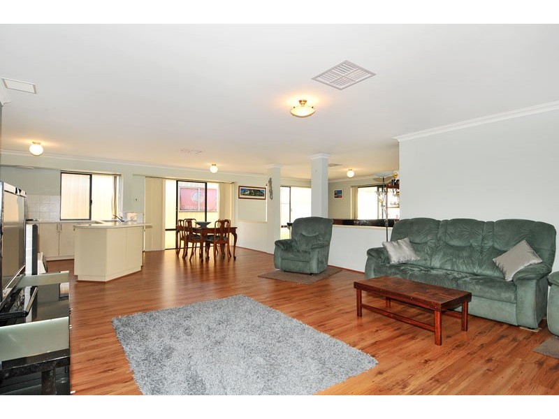 14 Moonbrook Way, Meadow Springs WA 6210