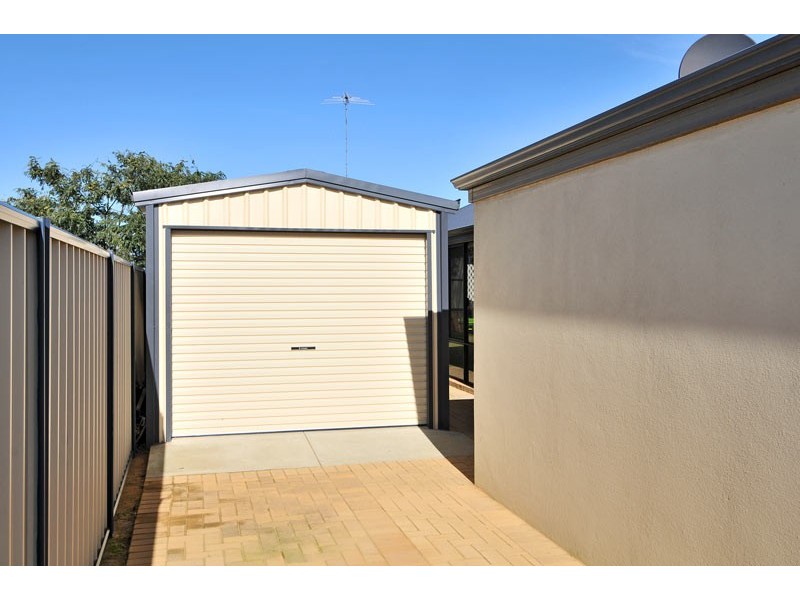 14 Moonbrook Way, Meadow Springs WA 6210