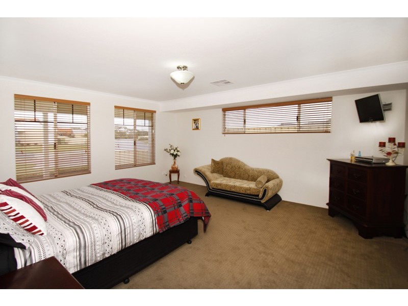 1 Harvest Chase, Madora Bay WA 6210