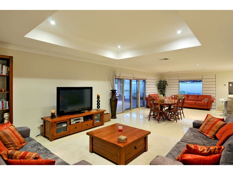 33 Lord Hobart Drive, Madora Bay WA 6210