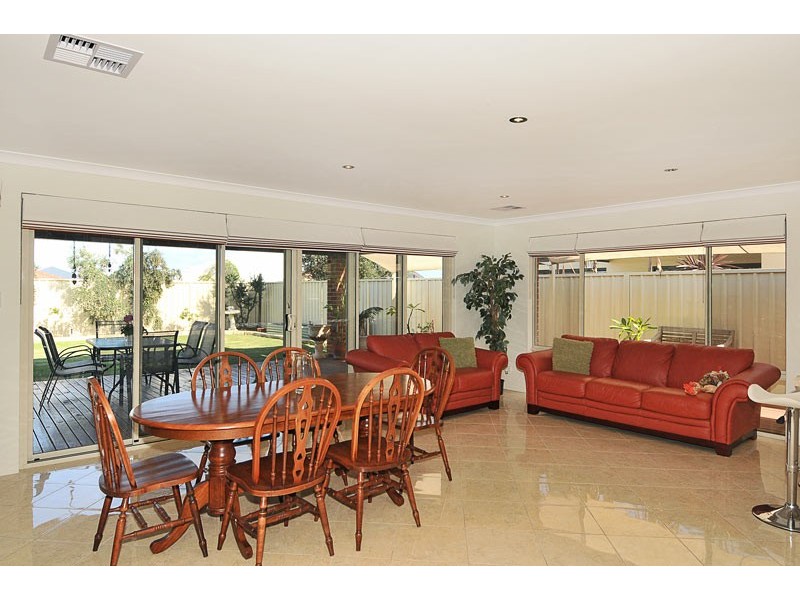 33 Lord Hobart Drive, Madora Bay WA 6210