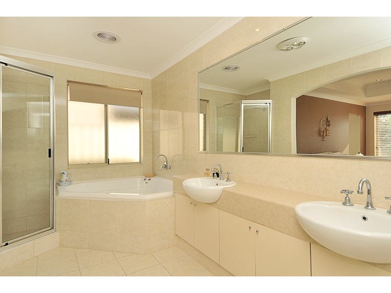 33 Lord Hobart Drive, Madora Bay WA 6210