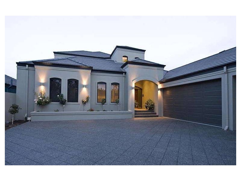 11 Syrenka Turn, Halls Head WA 6210