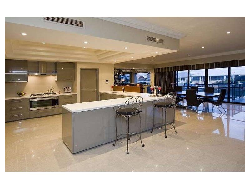 11 Syrenka Turn, Halls Head WA 6210