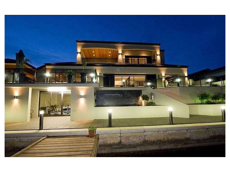 11 Syrenka Turn, Halls Head WA 6210