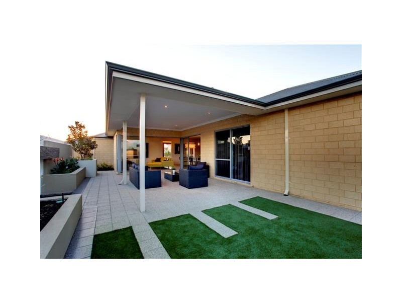 19 Jasper Way, Lakelands WA 6180