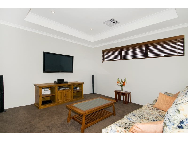 17 Eglinton Terrace, Dudley Park WA 6210