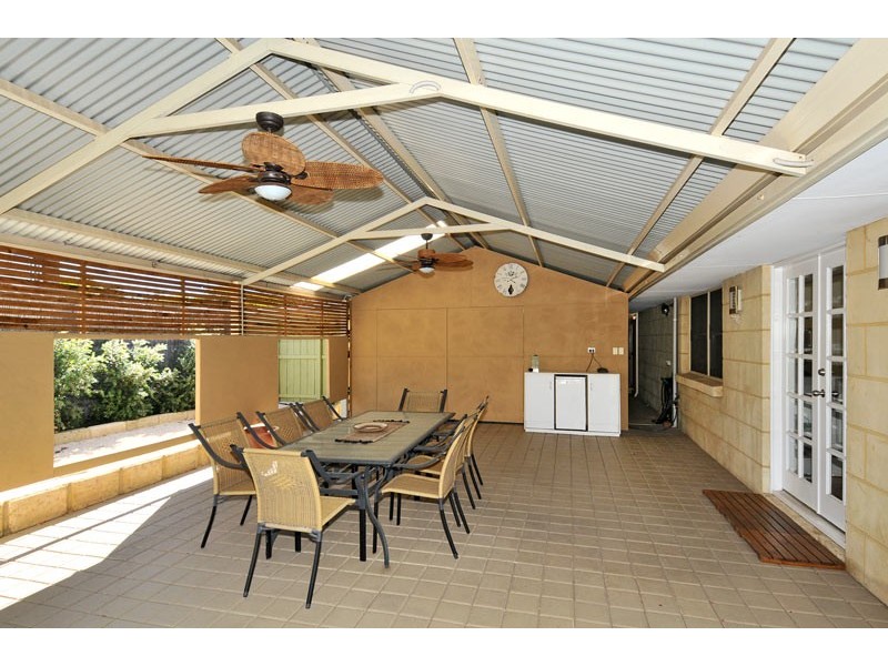 52 McLarty Road, Halls Head WA 6210
