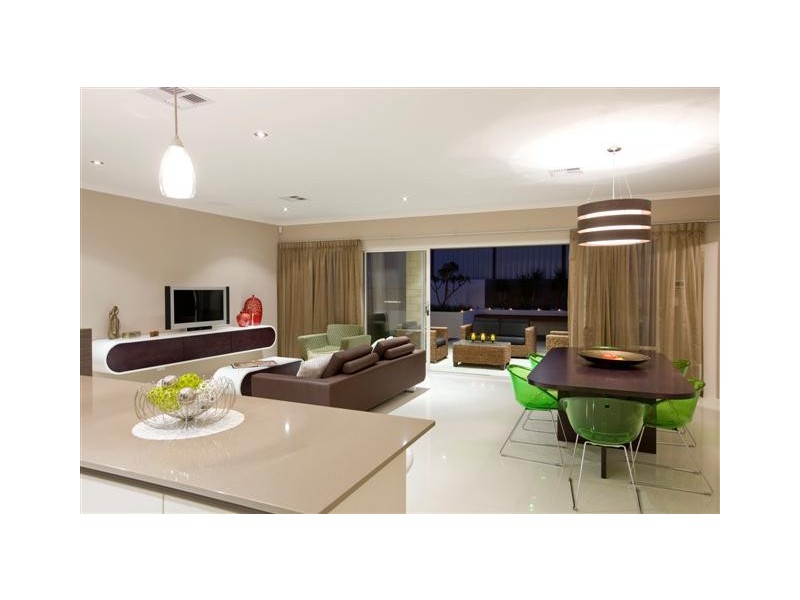 18 Glendale Street, Meadow Springs WA 6210