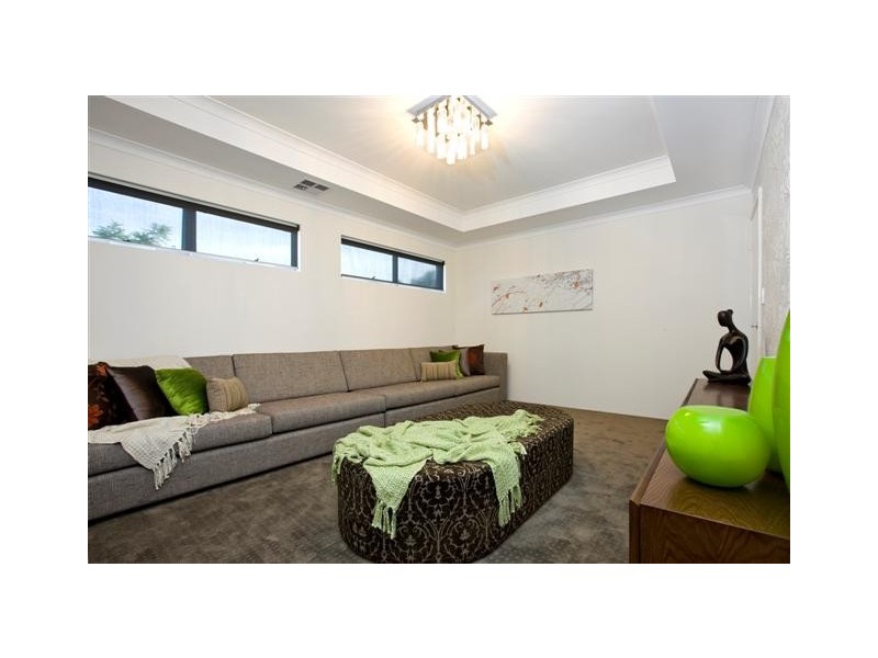 18 Glendale Street, Meadow Springs WA 6210