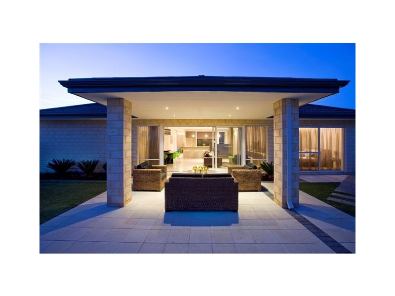 18 Glendale Street, Meadow Springs WA 6210