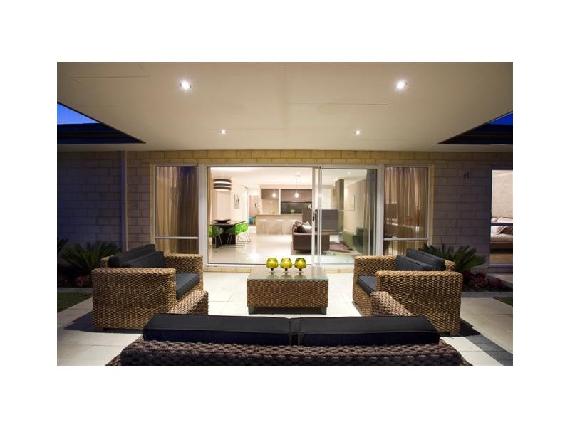 18 Glendale Street, Meadow Springs WA 6210