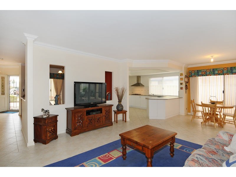 61 Mariners Cove Drive, Dudley Park WA 6210