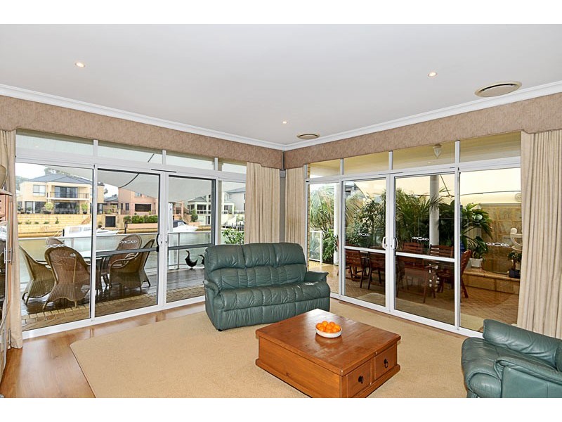 9 Aztec Island Rt, Halls Head WA 6210