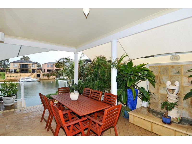 9 Aztec Island Rt, Halls Head WA 6210