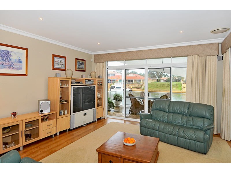 9 Aztec Island Rt, Halls Head WA 6210