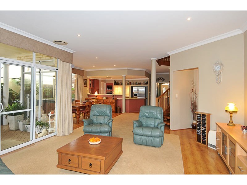 9 Aztec Island Rt, Halls Head WA 6210