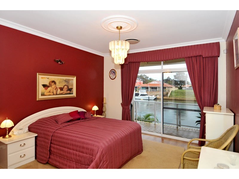 9 Aztec Island Rt, Halls Head WA 6210