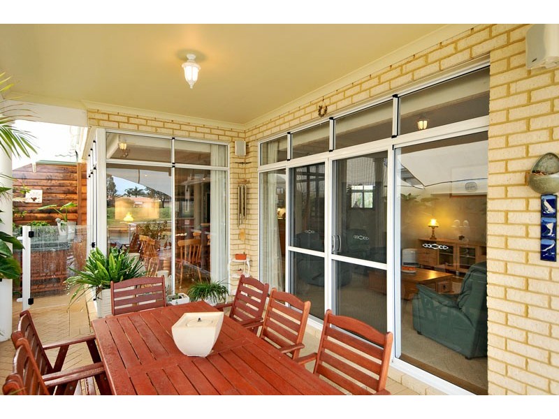 9 Aztec Island Rt, Halls Head WA 6210