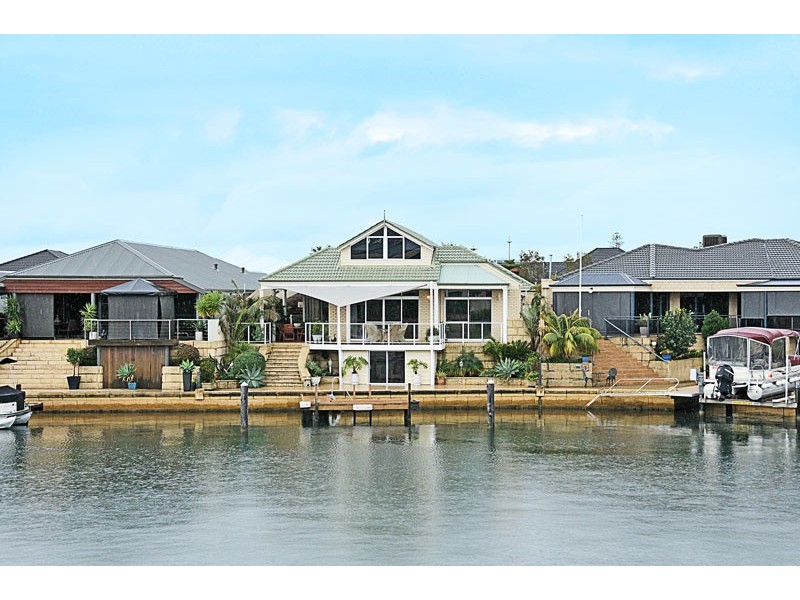 9 Aztec Island Rt, Halls Head WA 6210