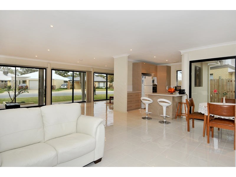 92 Hudson Drive, Dudley Park WA 6210