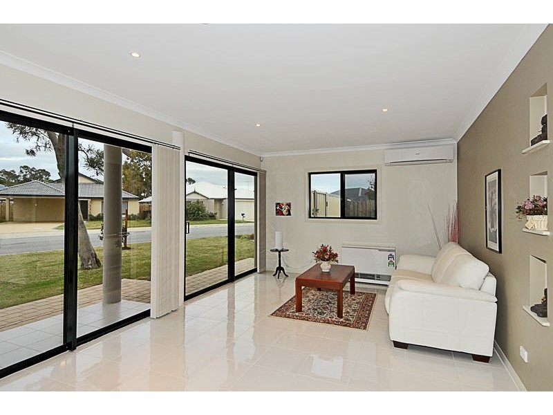 92 Hudson Drive, Dudley Park WA 6210