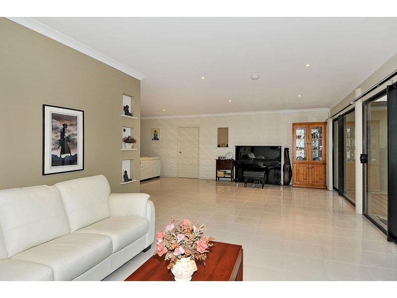 92 Hudson Drive, Dudley Park WA 6210