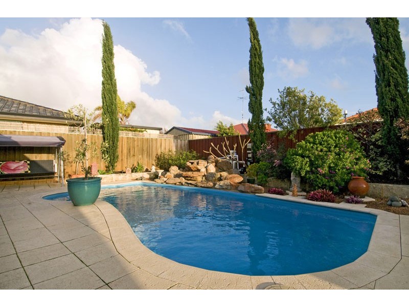 15 Castaway Cove, Halls Head WA 6210