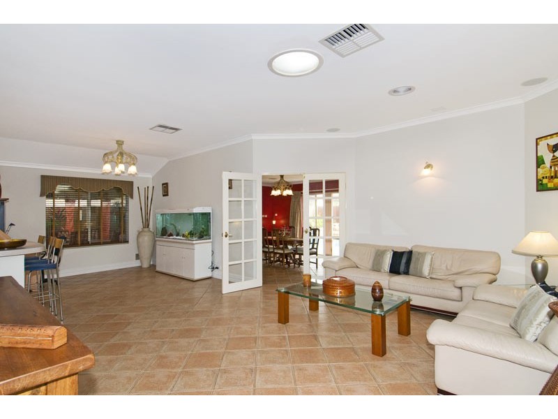 15 Castaway Cove, Halls Head WA 6210