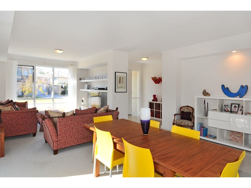 5 Whitley Place, Meadow Springs WA 6210