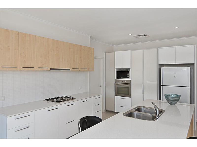 5 Whitley Place, Meadow Springs WA 6210