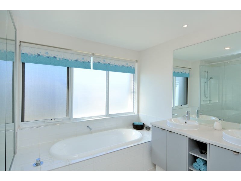 5 Whitley Place, Meadow Springs WA 6210